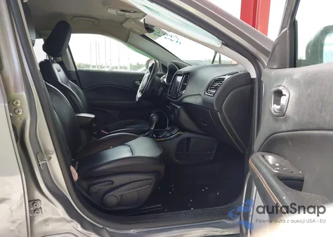 2019 Jeep Compass Limited 4X4 z USA, uszkodzony, nr VIN 3C4NJDCB6KT619005